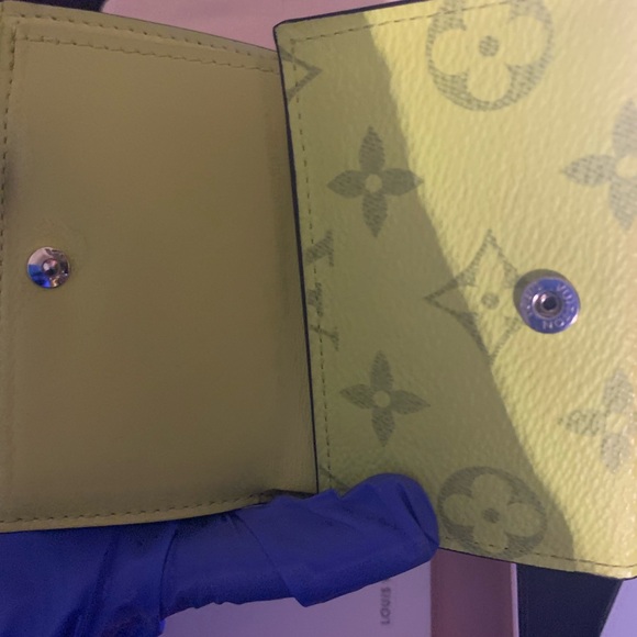 Louis Vuitton Lime Green Taigarama bifold‎ - Picture 6 of 13